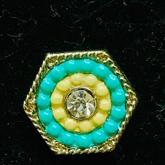 Aztec stud earring - Picture 2 of 3